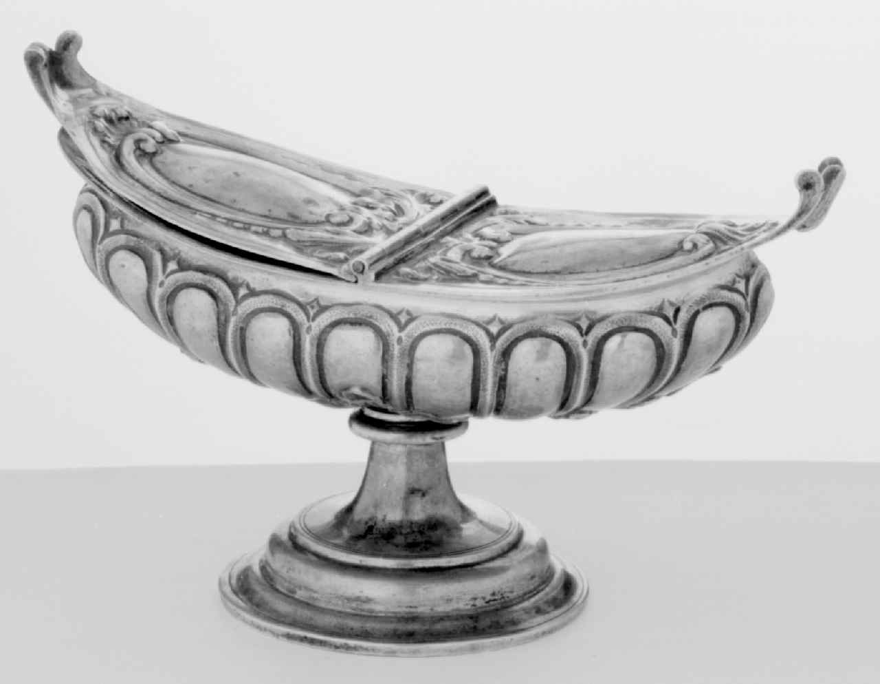 navicella portaincenso - bottega fiorentina (seconda metà sec. XVIII)