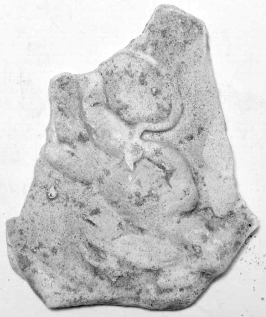 putto con falce (rilievo, frammento) - ambito fiorentino (secc. XIX/ XX)