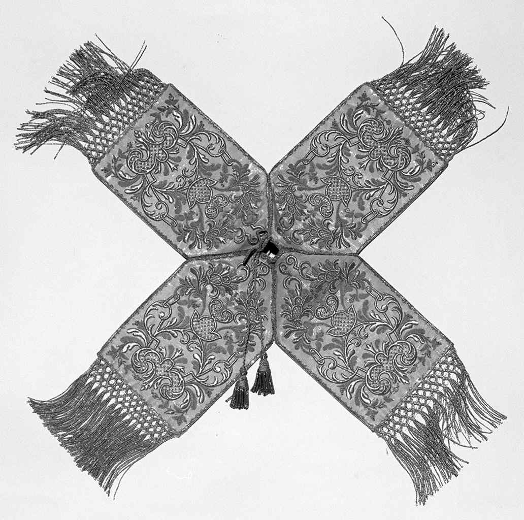 conopeo di pisside - manifattura toscana (seconda metà sec. XIX)