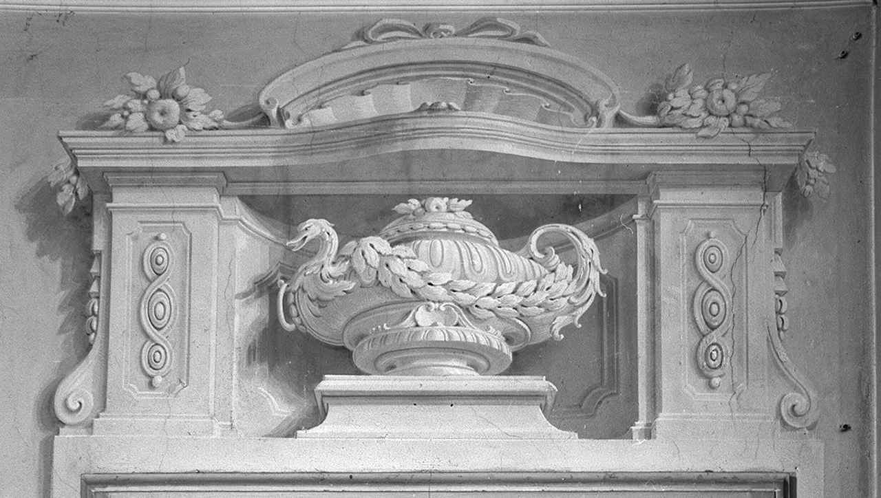 motivi decorativi vegetali con vasi e cornucopie (soffitto dipinto) - bottega fiorentina (seconda metà sec. XVIII)