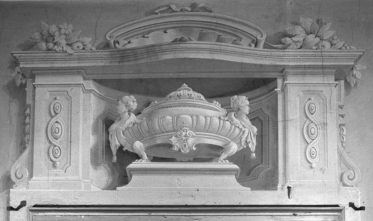 motivi decorativi vegetali con vasi e cornucopie (soffitto dipinto) - bottega fiorentina (seconda metà sec. XVIII)
