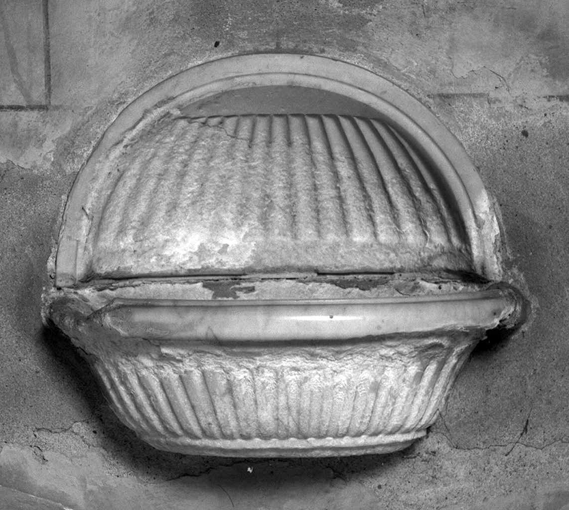 acquasantiera da parete, serie - produzione toscana (secondo quarto sec. XIX)