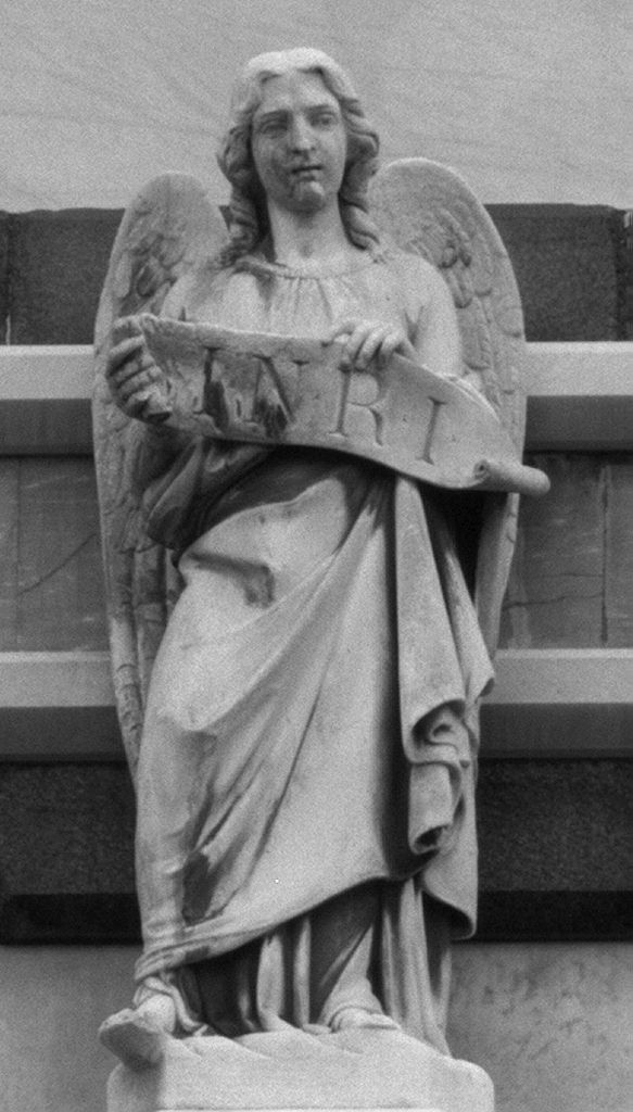 angelo con iscrizione della croce (statua) di Fabbrucci Luigi (sec. XIX)