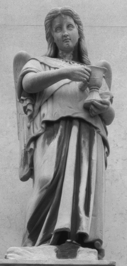 angelo con calice (scultura) di Fabbrucci Luigi (sec. XIX)