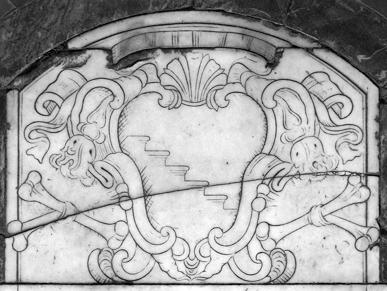stemma gentilizio di Benedetto Escalosi (lastra tombale) - produzione fiorentina (sec. XVII)