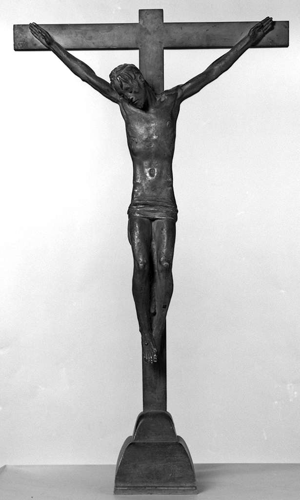 Cristo crocifisso (croce d'altare) di Andreotti Libero (sec. XX)