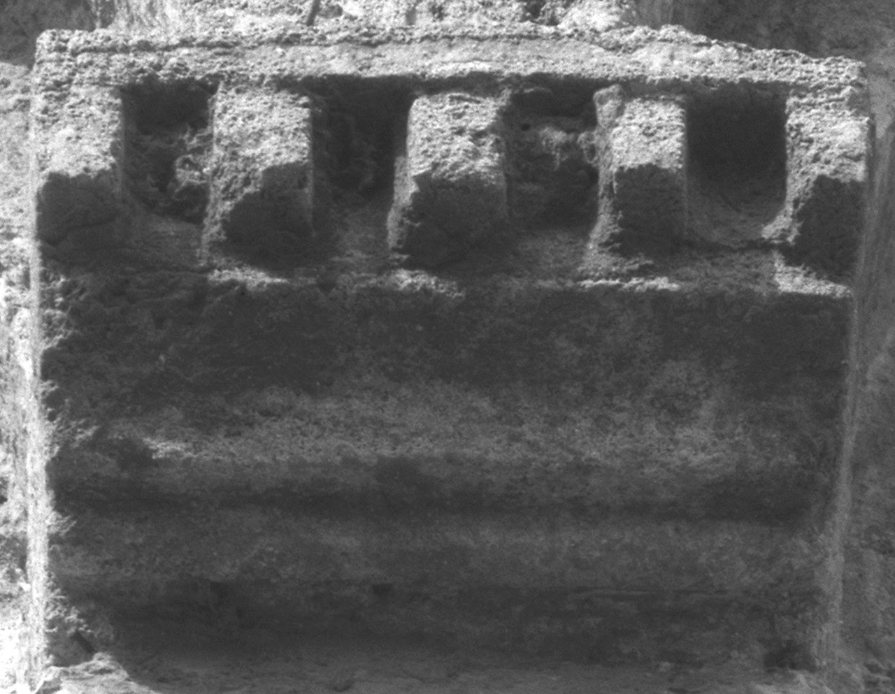 mensola architettonica - bottega pisana (fine/inizio secc. X/ XI)