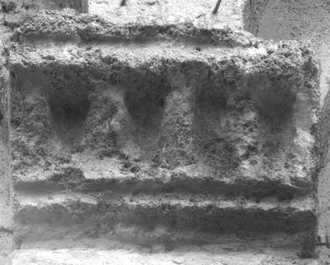 mensola architettonica - bottega pisana (fine/inizio secc. X/ XI)