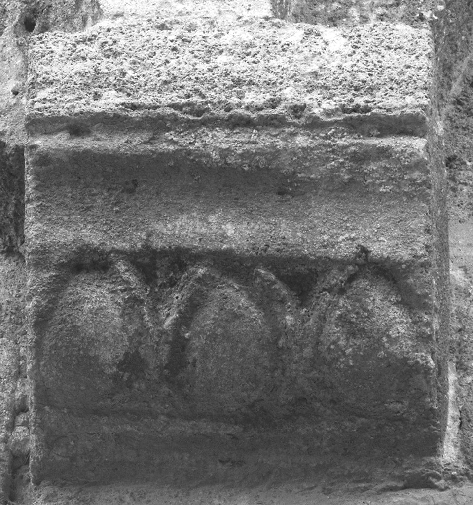 mensola architettonica - bottega pisana (fine/inizio secc. X/ XI)