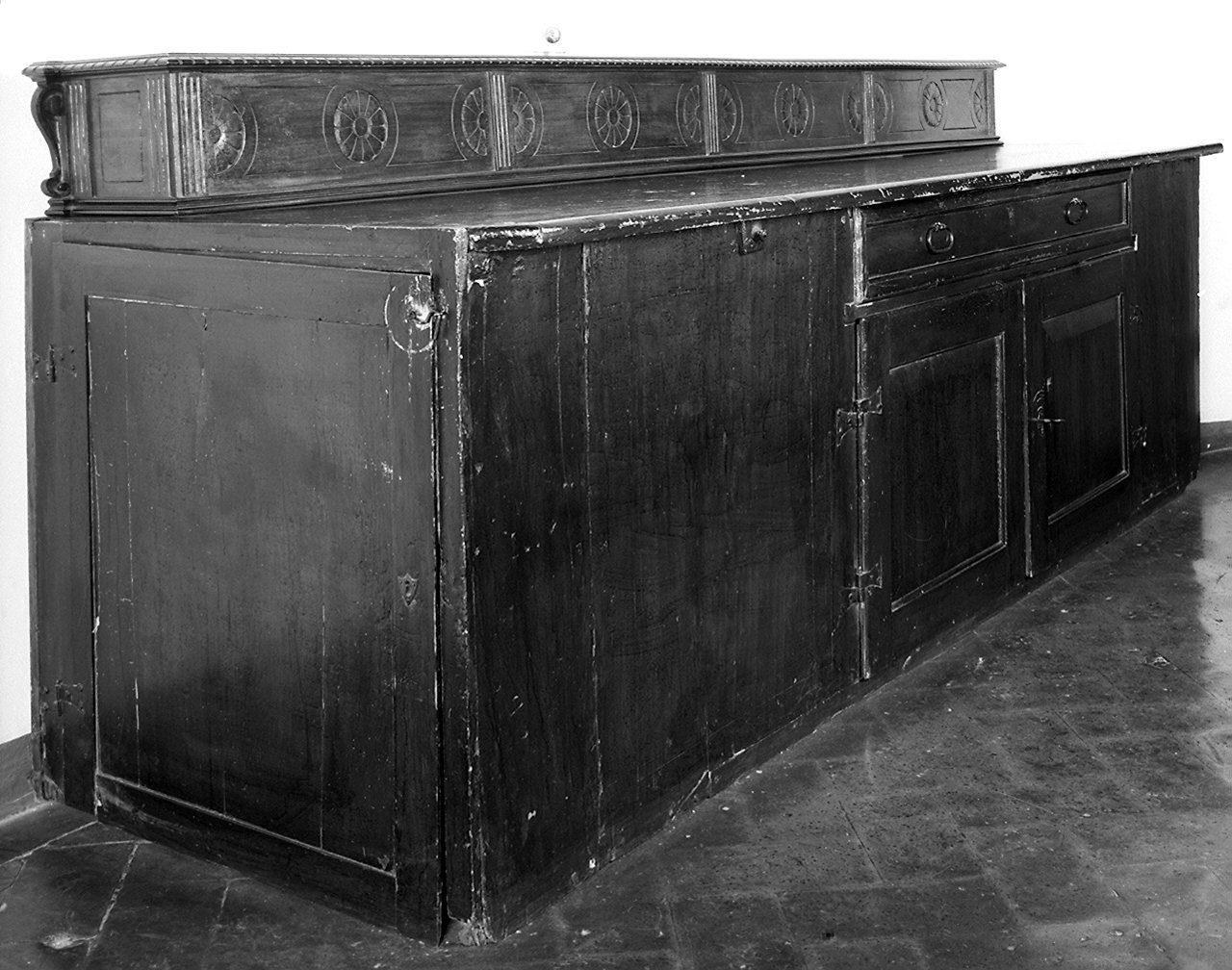 mobile da sacrestia - produzione toscana (prima metà sec. XIX)