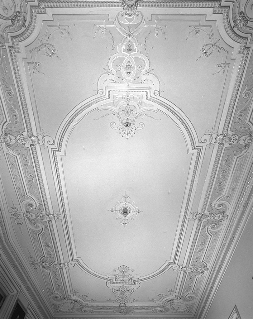 cornice architettonica con motivi decorativi e figure (decorazione plastico-pittorica) - bottega fiorentina (seconda metà sec. XIX)