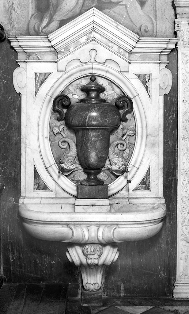 cherubino e delfini (lavabo da sacrestia, serie) di Fortini Giovacchino (inizio sec. XVIII)