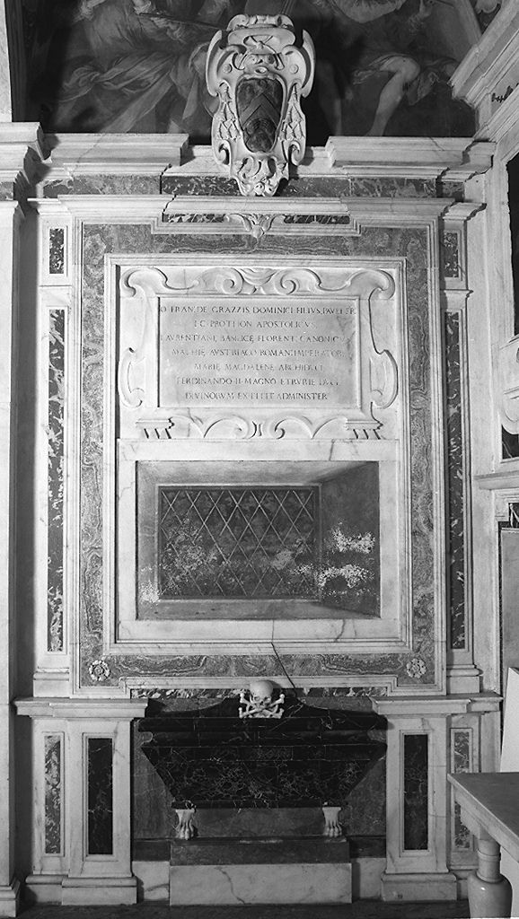 stemma gentilizio della famiglia Grazzi (decorazione plastica, complesso decorativo) di Radi Bernardino, Malavisti Alessandro (sec. XVII)