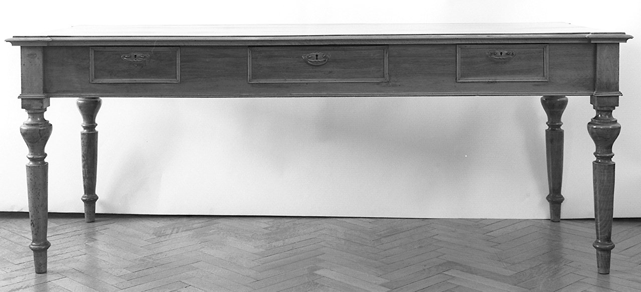 tavolo - produzione toscana (prima metà sec. XX)