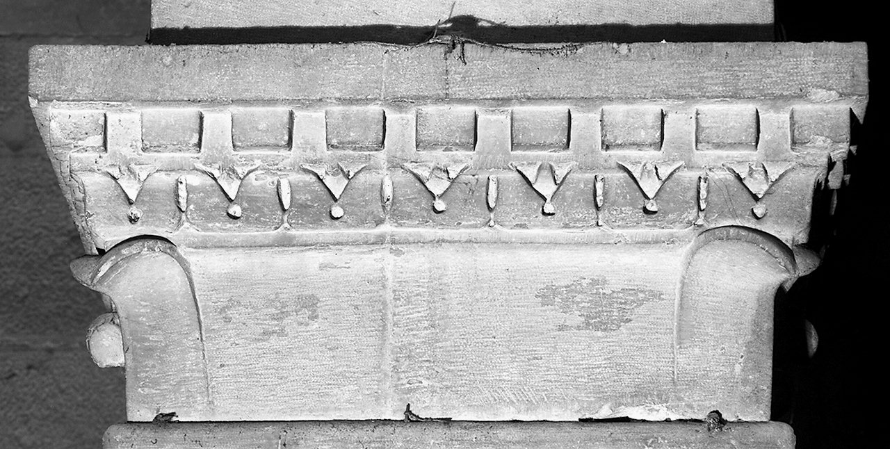 capitello, elemento d'insieme - bottega lucchese (prima metà sec. XII)