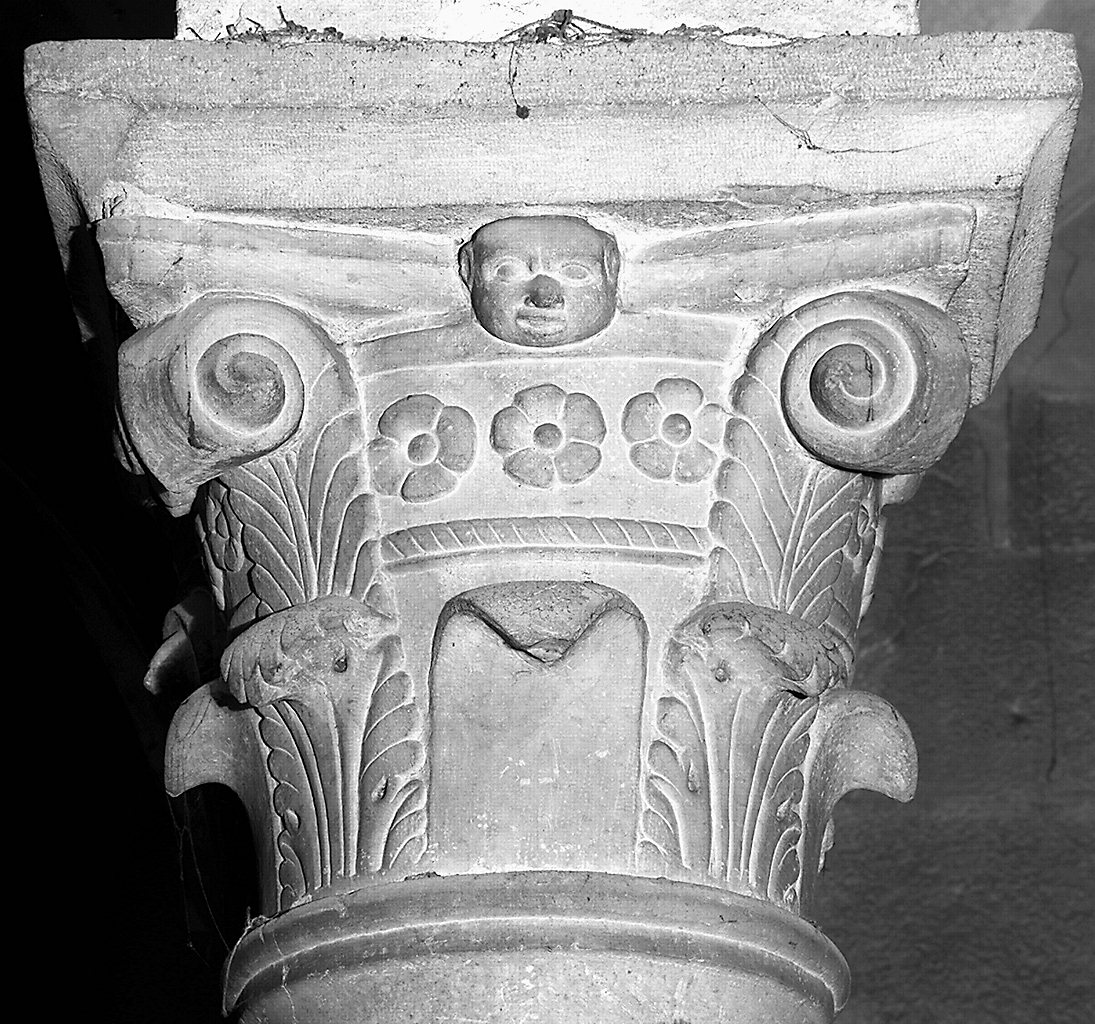 capitello composito, elemento d'insieme - bottega lucchese (prima metà sec. XII)