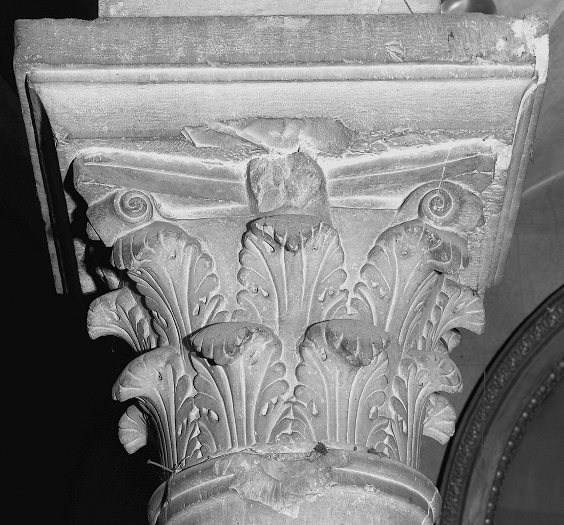 capitello corinzio, elemento d'insieme - bottega lucchese (prima metà sec. XII)