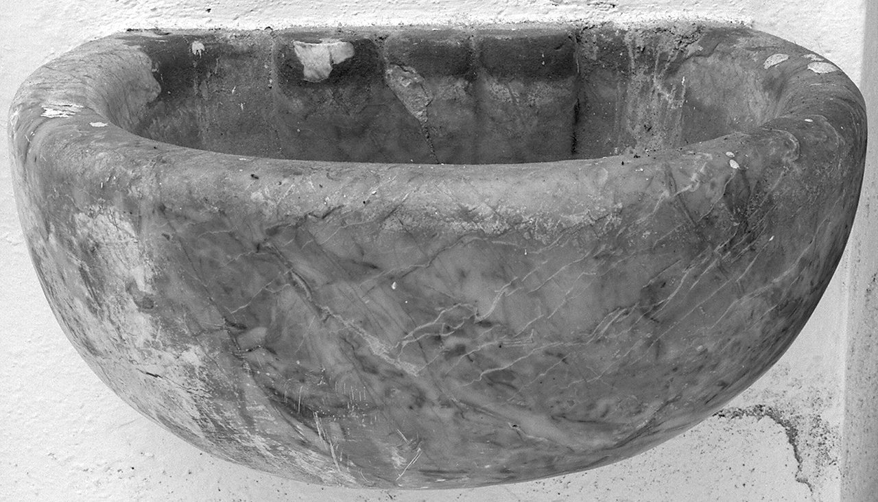 acquasantiera da parete, serie - produzione lucchese (sec. XVIII)