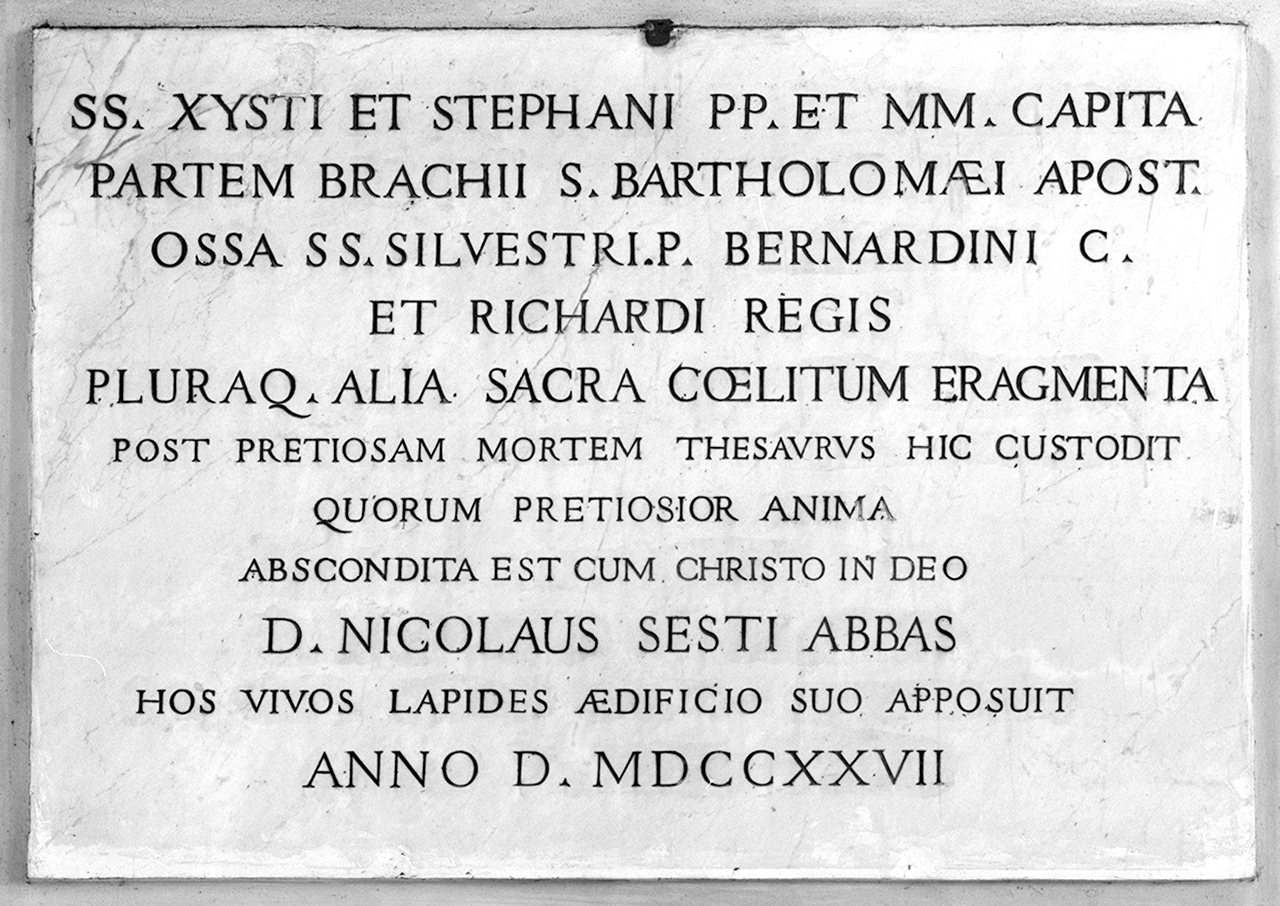 lapide tombale - produzione lucchese (sec. XVIII)