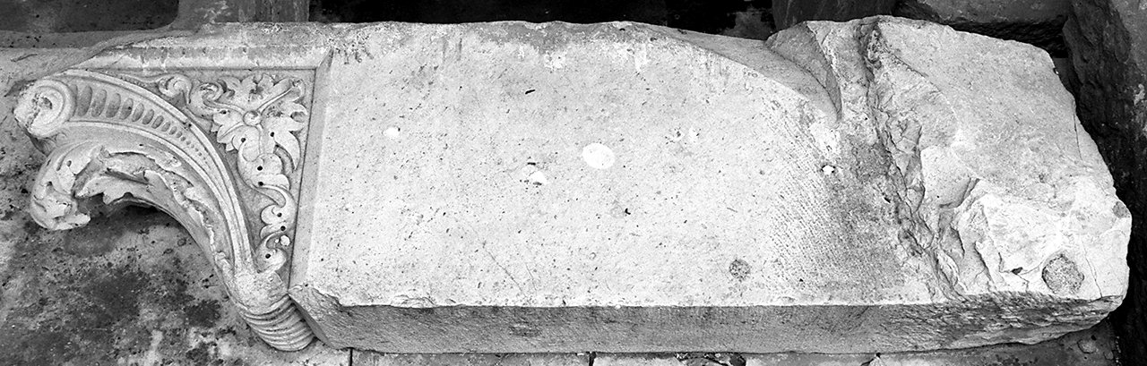 architrave, frammento - ambito lucchese (fine/inizio secc. XIV/ XV)