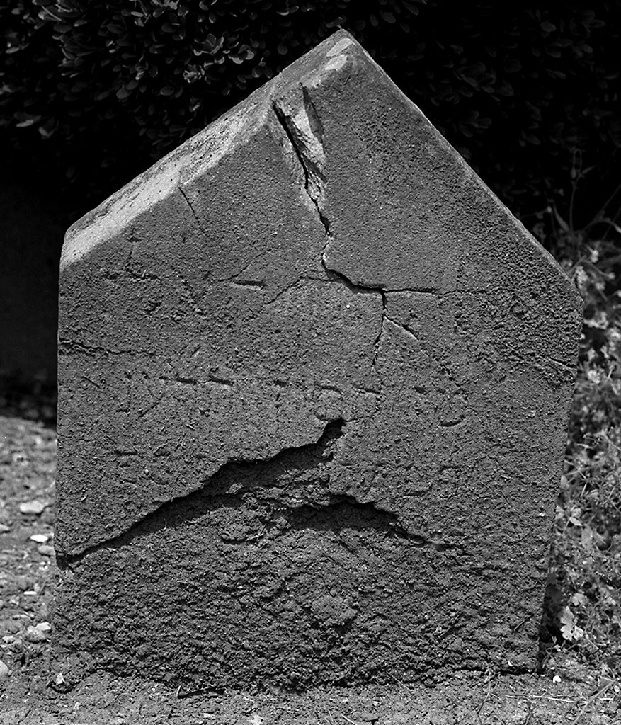 stele funeraria - produzione fiorentina (sec. XX)