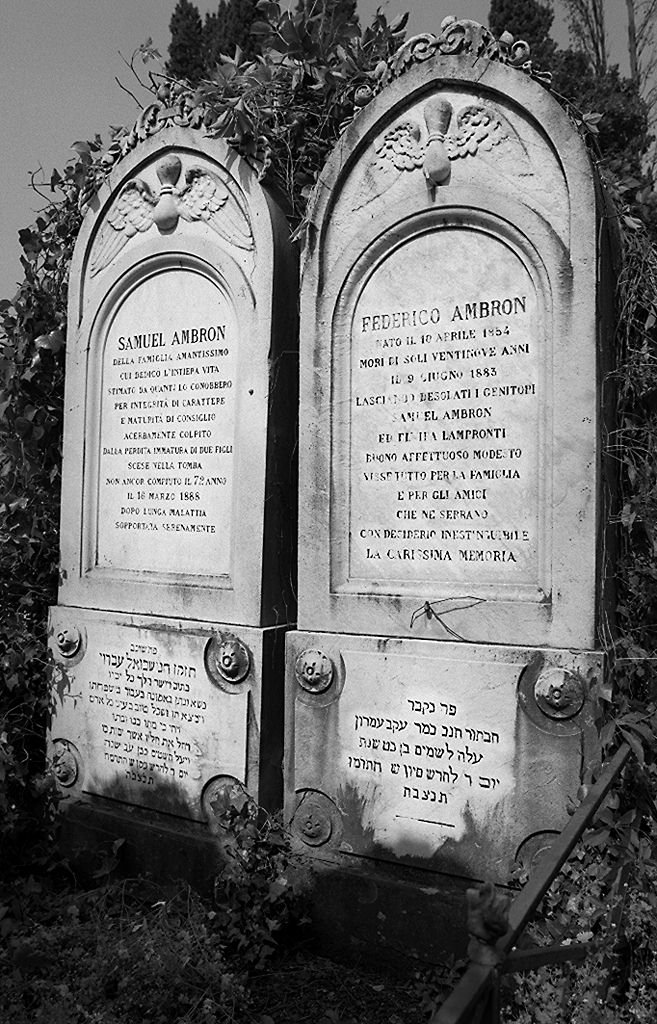 monumento funebre - a edicola, serie di Treves Marco (attribuito) - produzione toscana (ultimo quarto sec. XIX)