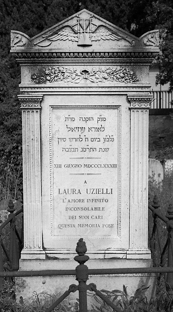 monumento funebre - a edicola centinata di Treves Marco (attribuito) - produzione toscana (sec. XIX)