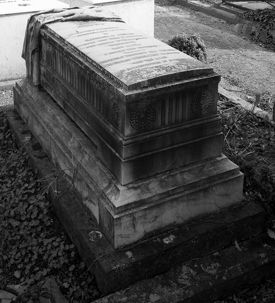 sarcofago - a cassa di Passaglia Giulio - produzione toscana (sec. XX)