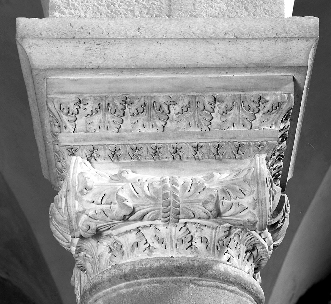 capitello ionico, elemento d'insieme - ambito lucchese (seconda metà sec. XIII)