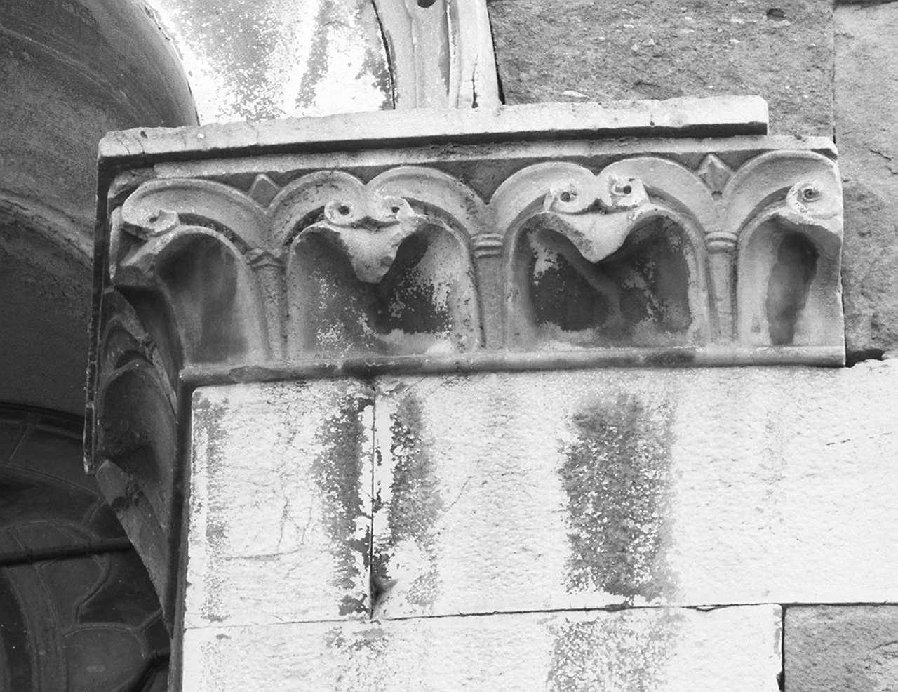 mensola architettonica - ambito lucchese (prima metà sec. XII)