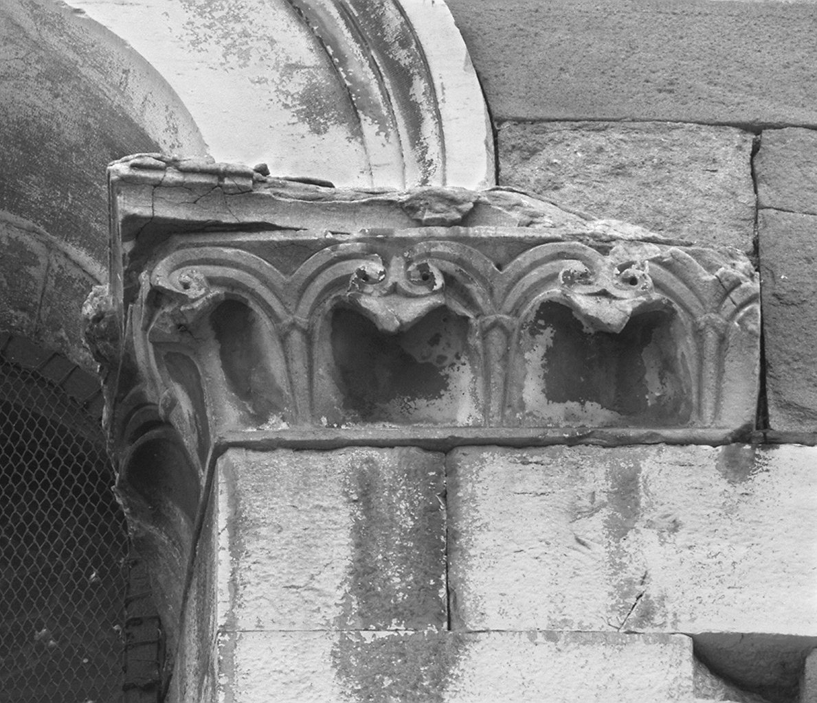 mensola architettonica, serie - ambito lucchese (prima metà sec. XII)