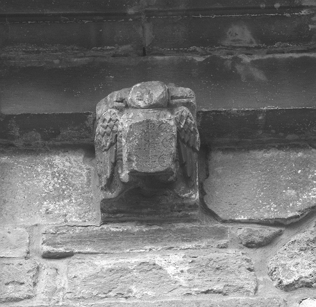 aquila che artiglia un'epigrafe (mensola architettonica) - ambito lucchese (prima metà sec. XII)