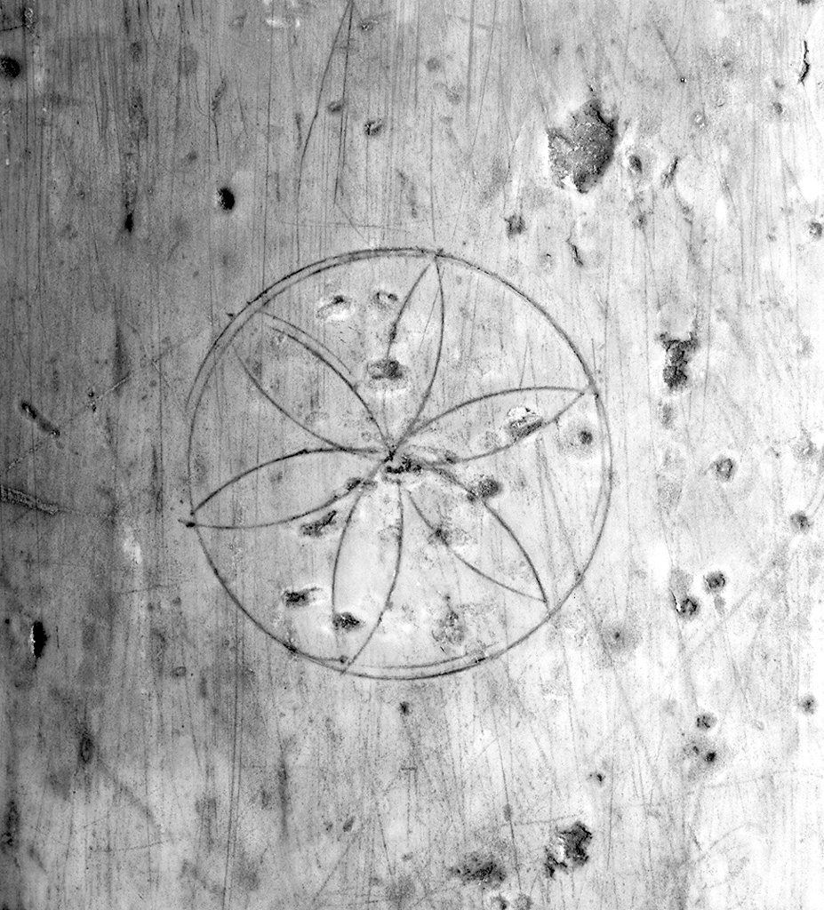 motivi decorativi vegetali stilizzati (lapide) - ambito lucchese (secc. XIII/ XIV)