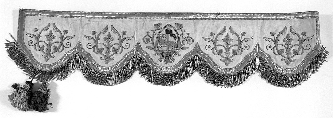 lambrecchino di baldacchino, elemento d'insieme - manifattura lucchese (prima metà sec. XX)