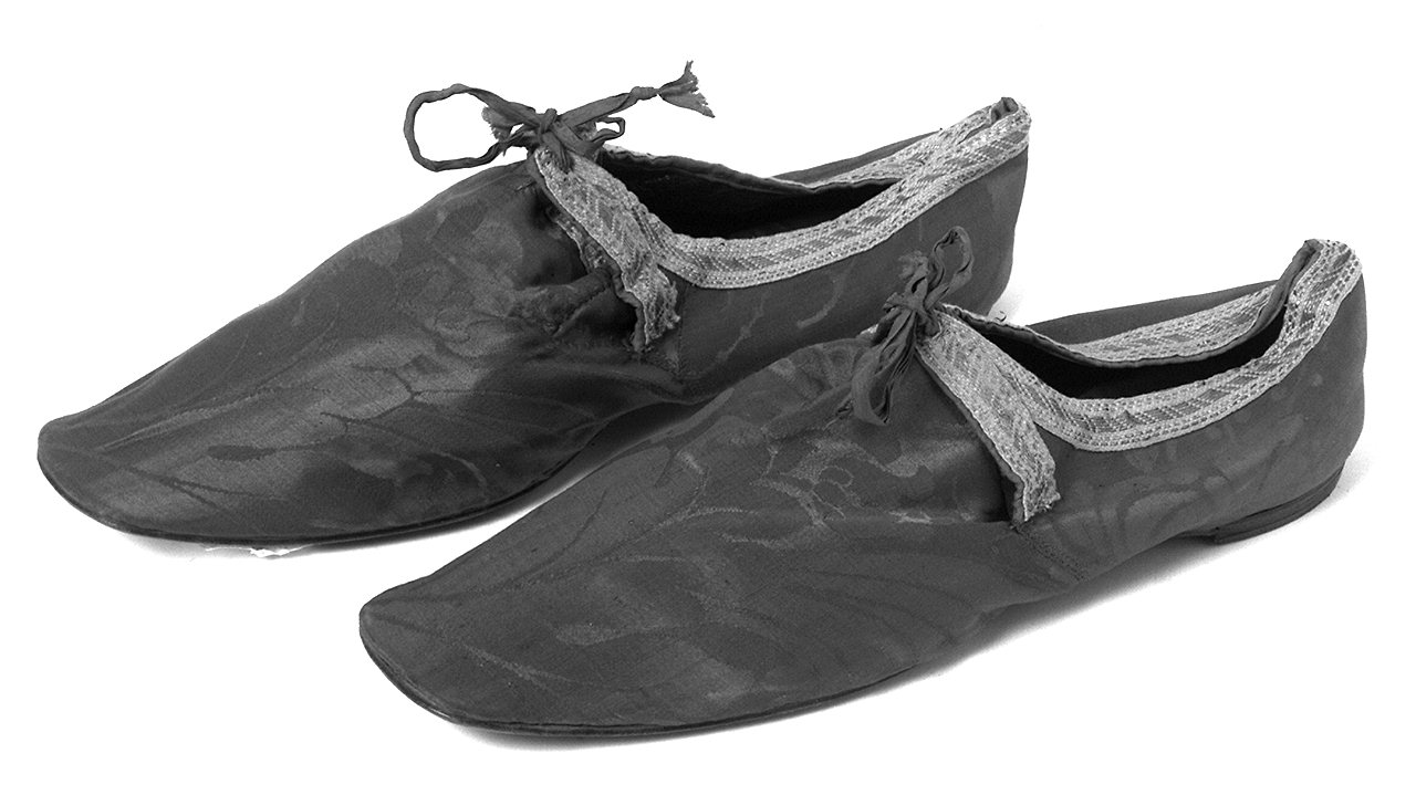 scarpa, coppia - manifattura lucchese (seconda metà sec. XVII)