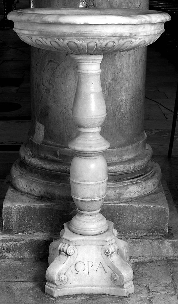 acquasantiera - a fusto, serie - bottega lucchese (sec. XVII)