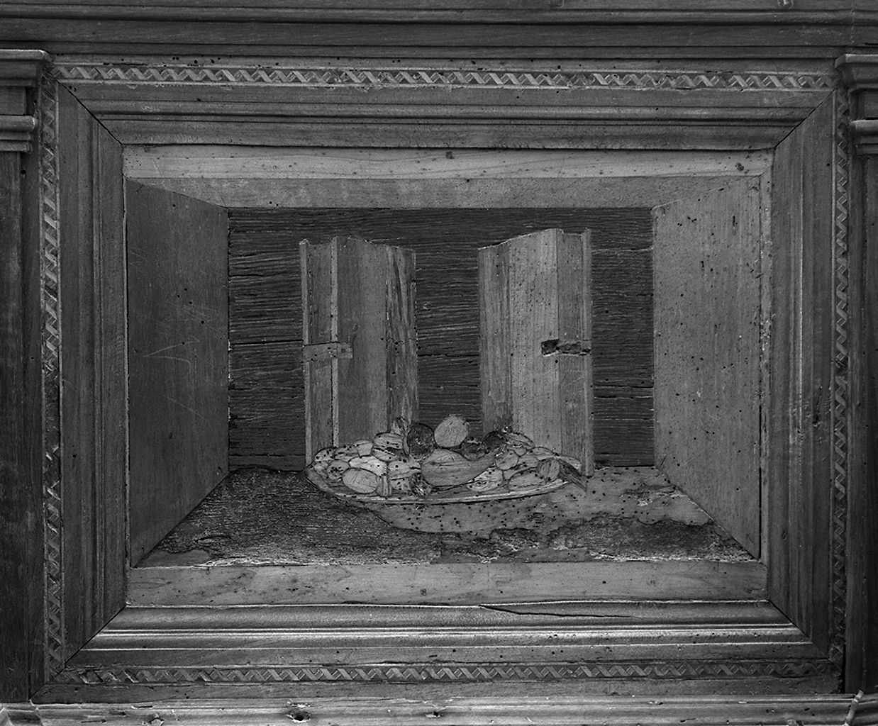 natura morta (stalli del coro, complesso decorativo) - ambito aretino (seconda metà sec. XV)