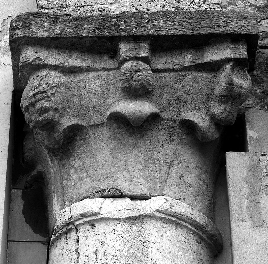 protome bovina, protome leonina (capitello) - ambito pisano (ultimo quarto sec. XII)