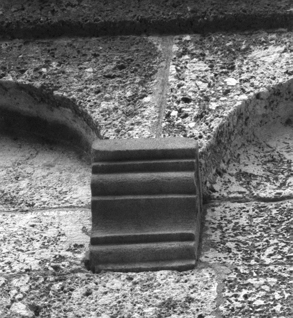 mensola, serie - ambito pisano (fine/inizio secc. XII/ XIII)