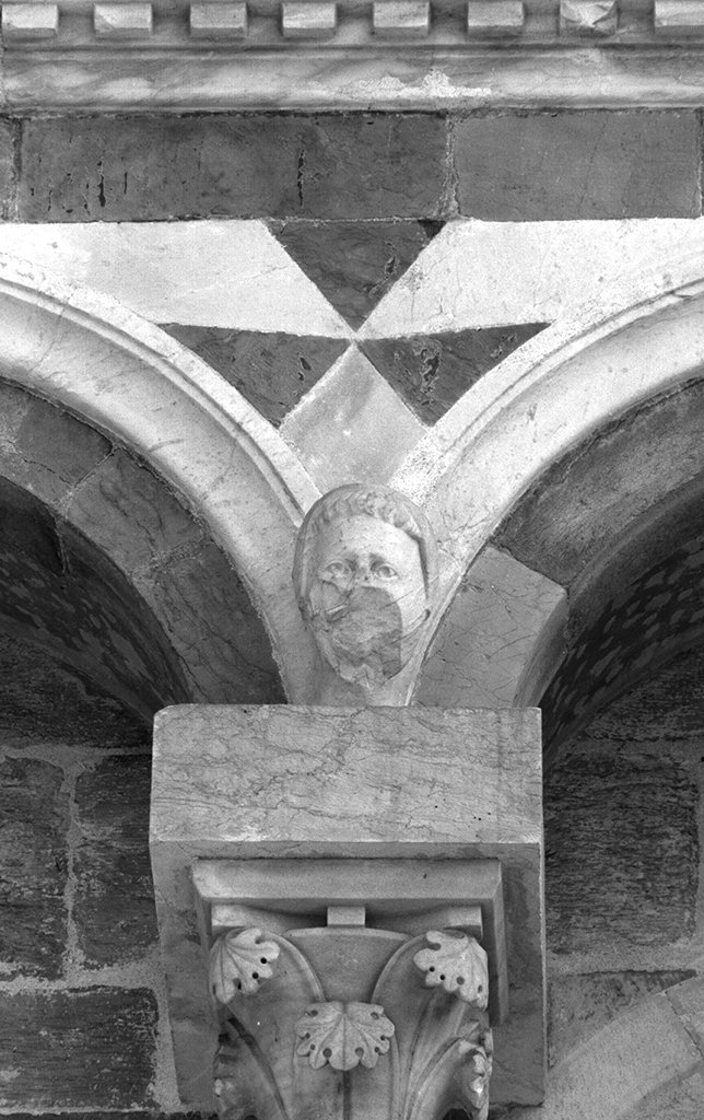 protome umana (rilievo, frammento) di Giovanni Pisano (bottega) (fine/inizio secc. XIII/ XIV)