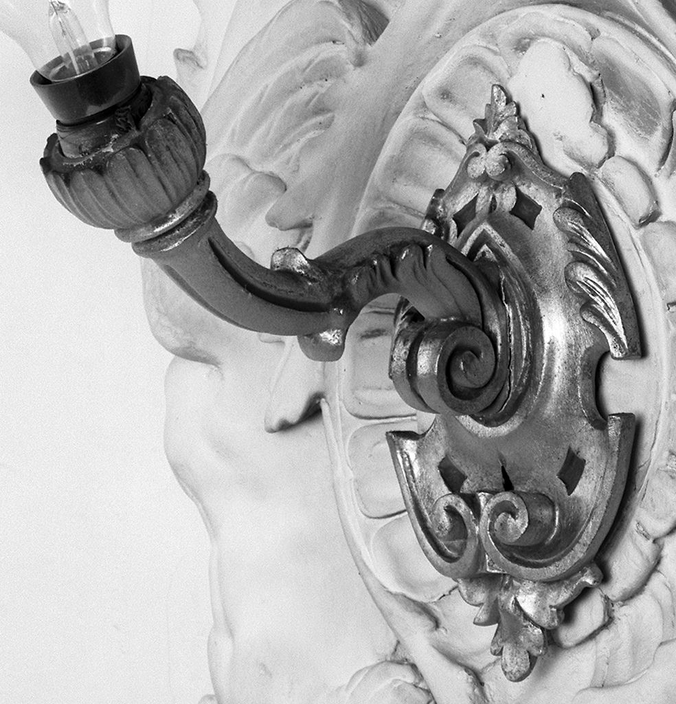 lampada - a muro, serie - produzione italiana (fine/inizio secc. XIX/ XX)