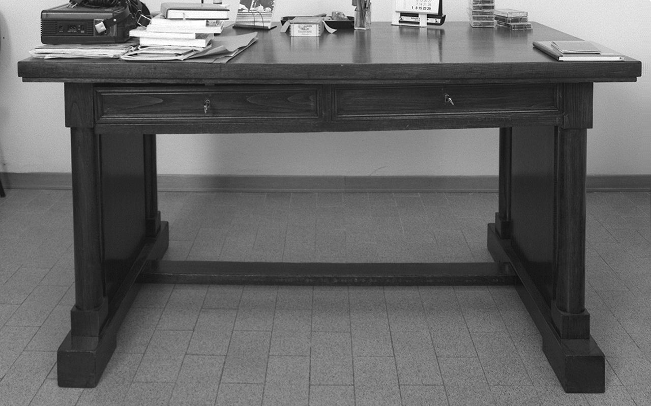 scrivania - produzione italiana (prima metà sec. XX)