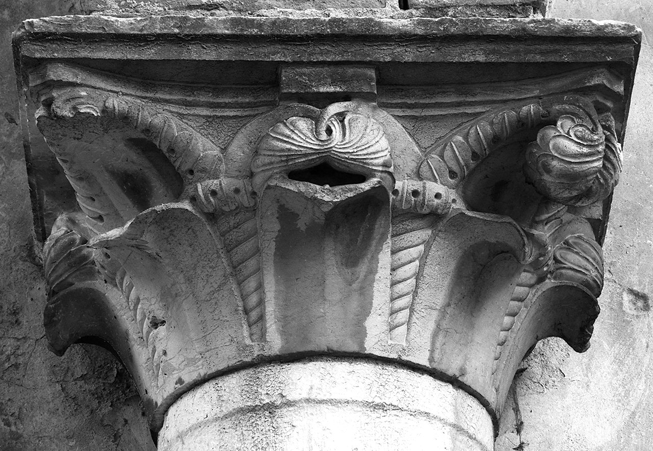 capitello composito, elemento d'insieme di Guidetto (cerchia) (inizio sec. XIII)