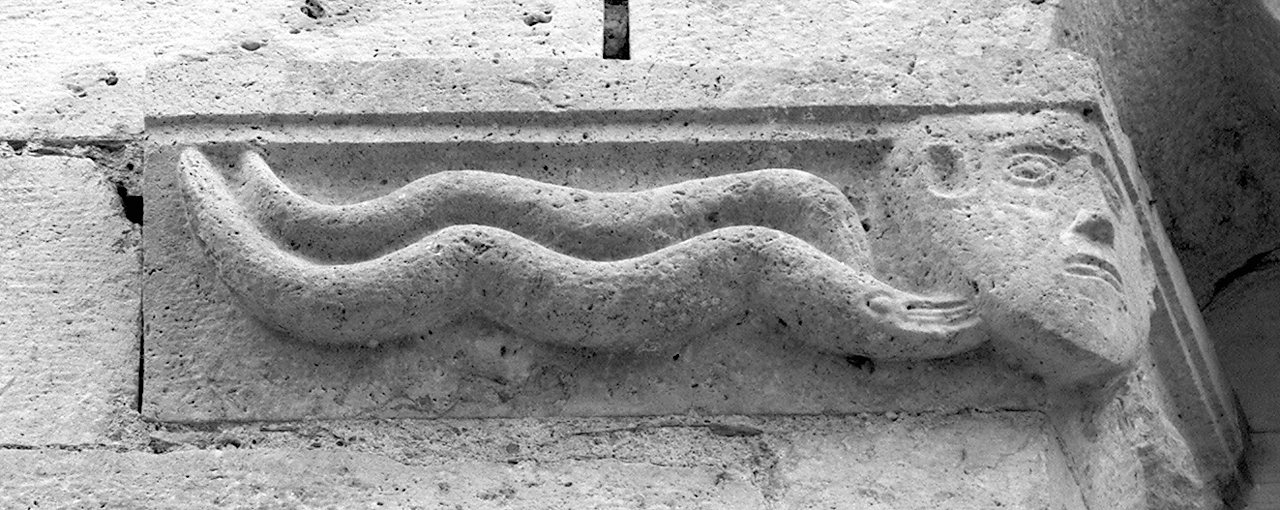 volto umano morso da due serpenti (mensola architettonica) - ambito toscano (seconda metà sec. XI)