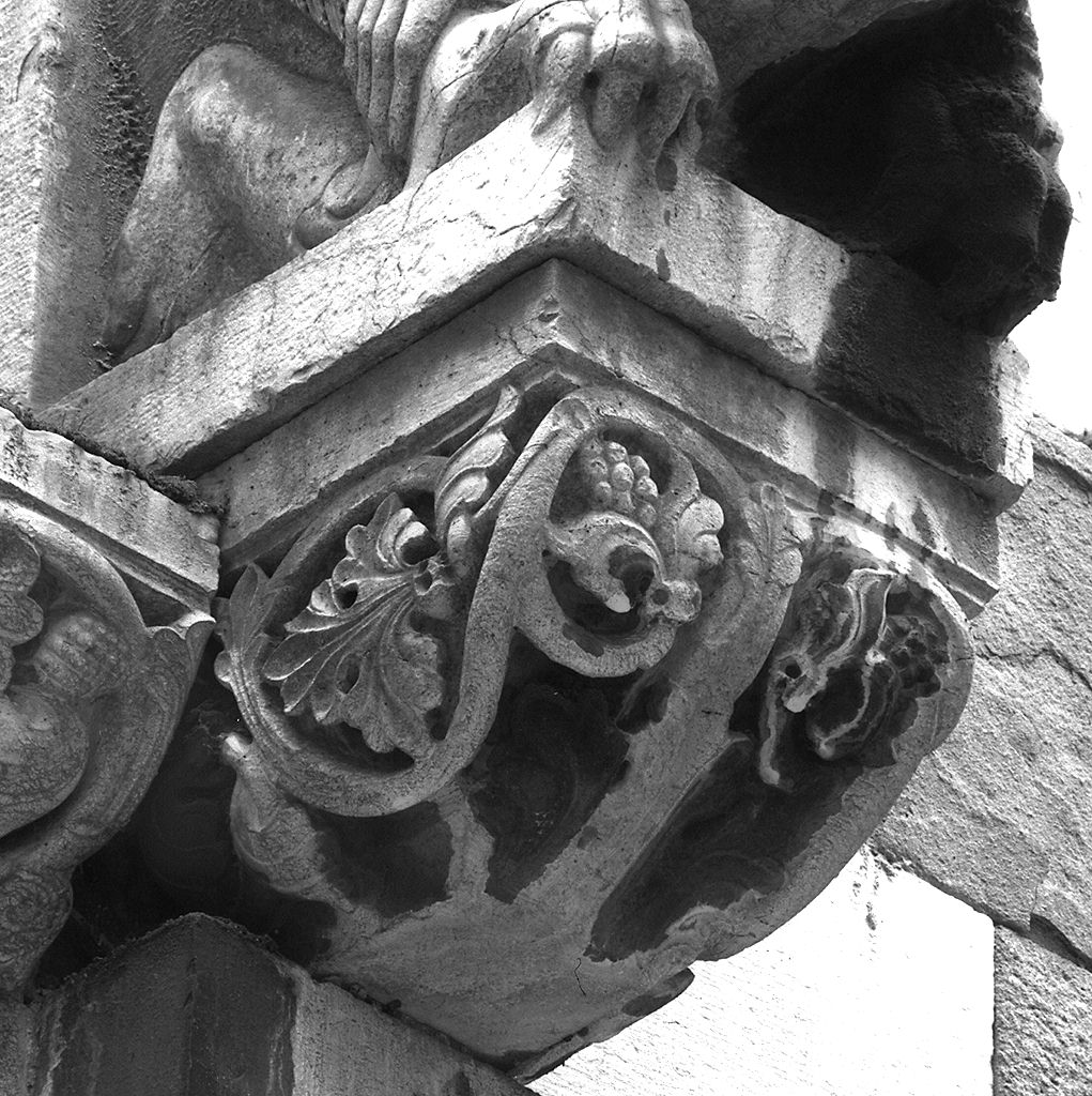 mensola architettonica - bottega lucchese (inizio sec. XIII)