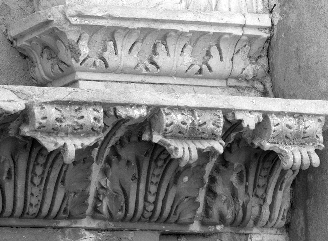 mensola architettonica, serie - ambito pisano (inizio sec. XIII)