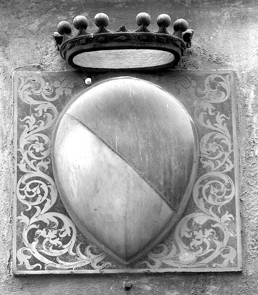 stemma gentilizio della famiglia Capponi, stemma gentilizio (rilievo) - bottega fiorentina (sec. XVI)