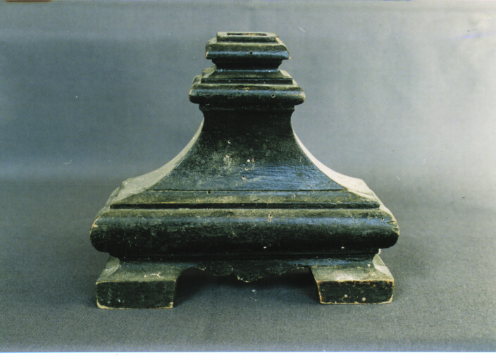 BASE DI CROCE D'ALTARE, FRAMMENTO - AMBITO LOCALE (SEC. XIX)