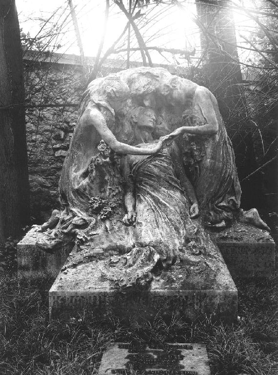 figure allegoriche femminili (monumento funebre, opera isolata) di Fumagalli, Bistolfi Leonardo (inizio sec. XX)