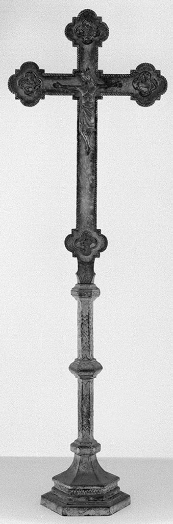 Cristo crocifisso (croce d'altare) di Gasperi Campani Eugenio, Fonderia Fratelli Biondi (sec. XX)